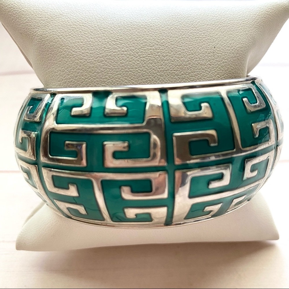 Beautiful Sliver Design Bracelet